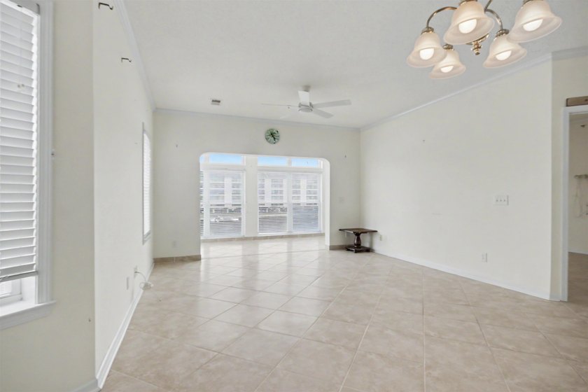 Welcome to this three-bedroom, two-bathroom end-unit condo - photo 18