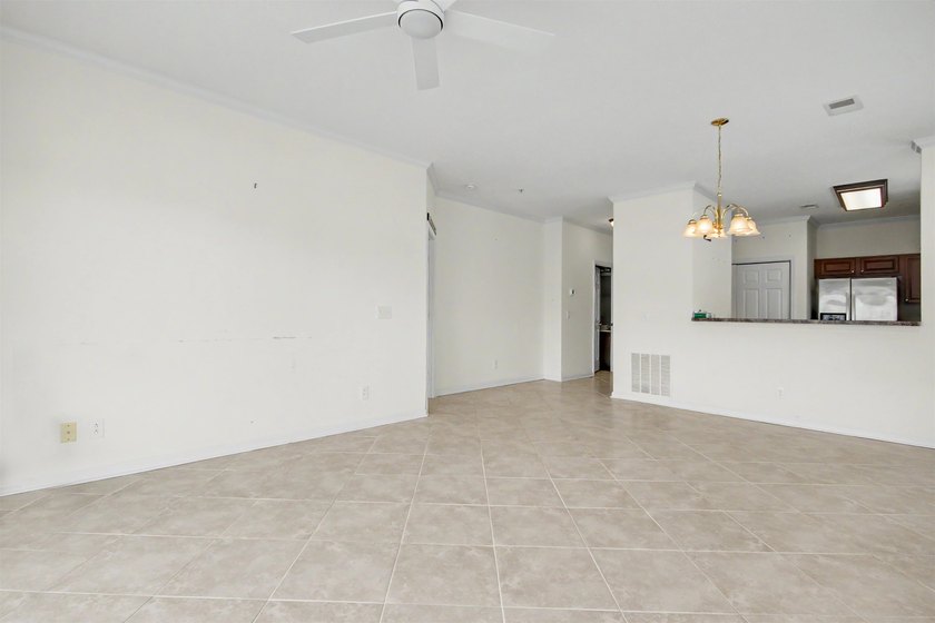 Welcome to this three-bedroom, two-bathroom end-unit condo - photo 20