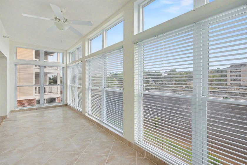 Welcome to this three-bedroom, two-bathroom end-unit condo - photo 23