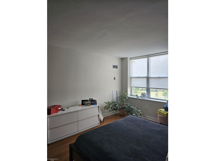Beautiful open modern condo in Harbortown with large windows - photo 26