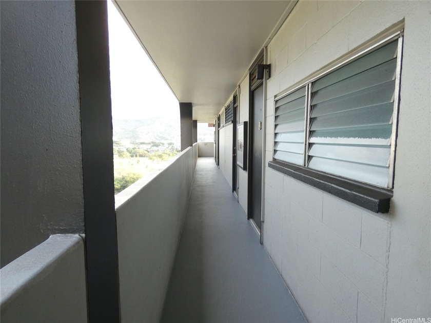 Conveniently located in Waikiki...unit has an enclosed lanai for - photo 8
