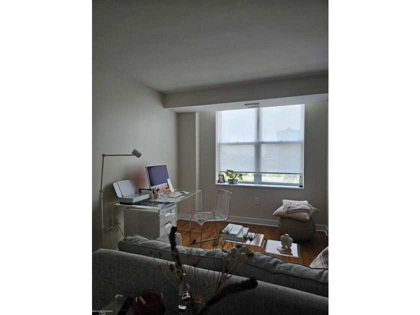 Beautiful open modern condo in Harbortown with large windows - photo 28