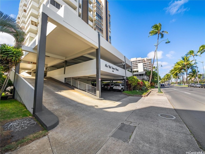 Conveniently located in Waikiki...unit has an enclosed lanai for - photo 9