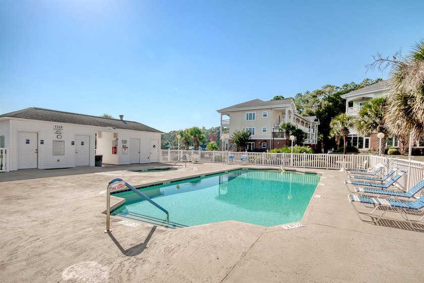Welcome to this three-bedroom, two-bathroom end-unit condo - photo 34