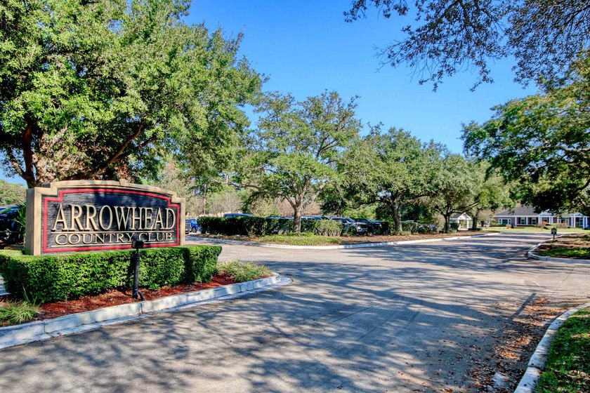 Welcome to this three-bedroom, two-bathroom end-unit condo - photo 36