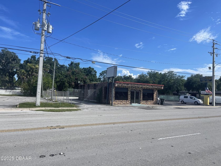 ree Standing Block Building with Open Floor Plan. 1725 S.F - photo 6