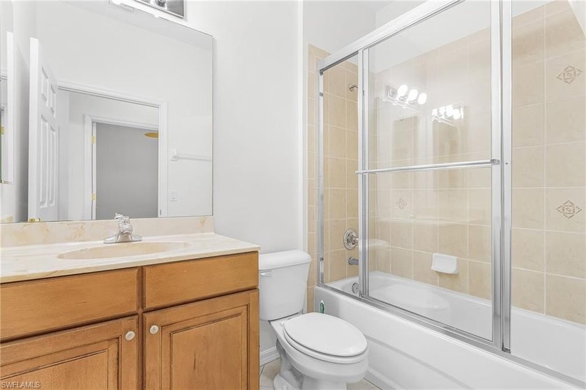 This beautiful 1st floor end unit condo features 3 bedrooms, 2 - photo 9