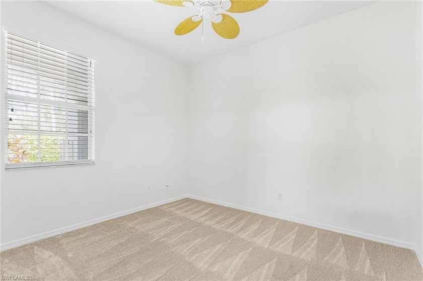This beautiful 1st floor end unit condo features 3 bedrooms, 2 - photo 10
