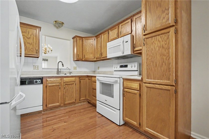 Enjoy easy one-floor living in the desirable Mariners Island - photo 6
