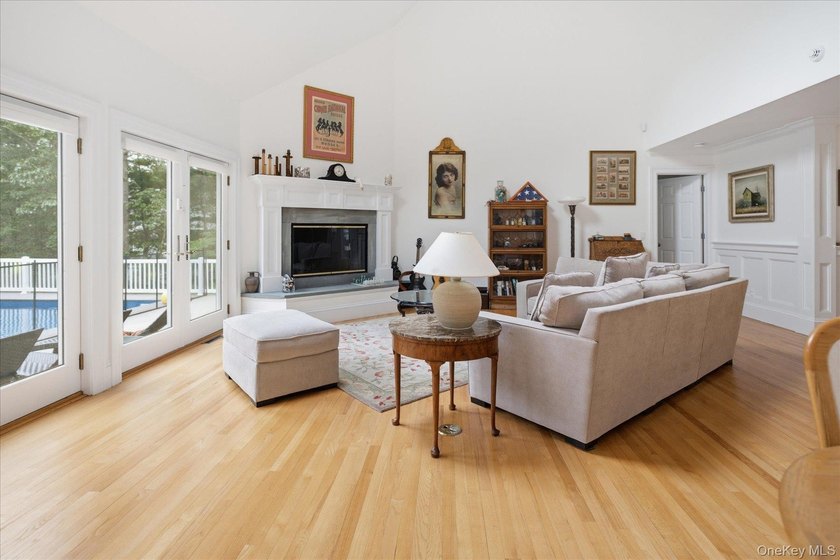 New to the market - Move-in condition - exceptional opportunity! - photo 3