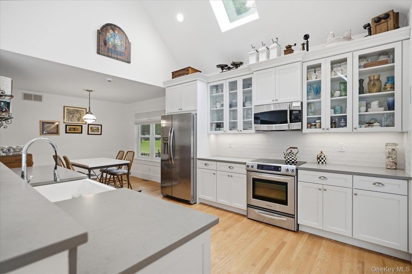 New to the market - Move-in condition - exceptional opportunity! - photo 4