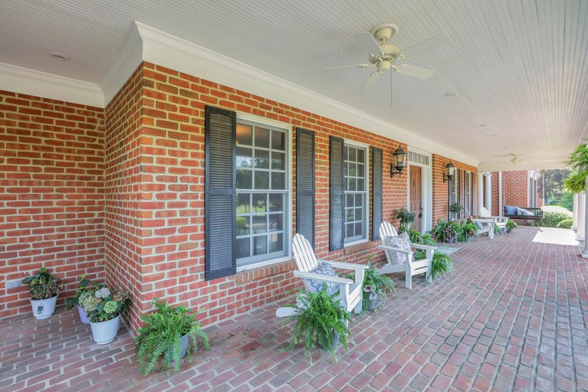 Stately Colonial Revival 25 acre estate featuring classic - photo 6