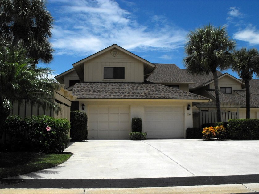 Desirable 1st floor corner unit with a beautiful lake view - photo 5