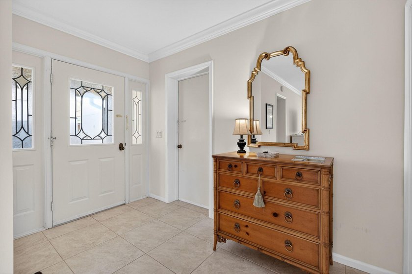 Desirable 1st floor corner unit with a beautiful lake view - photo 7