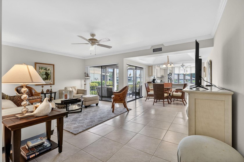 Desirable 1st floor corner unit with a beautiful lake view - photo 8