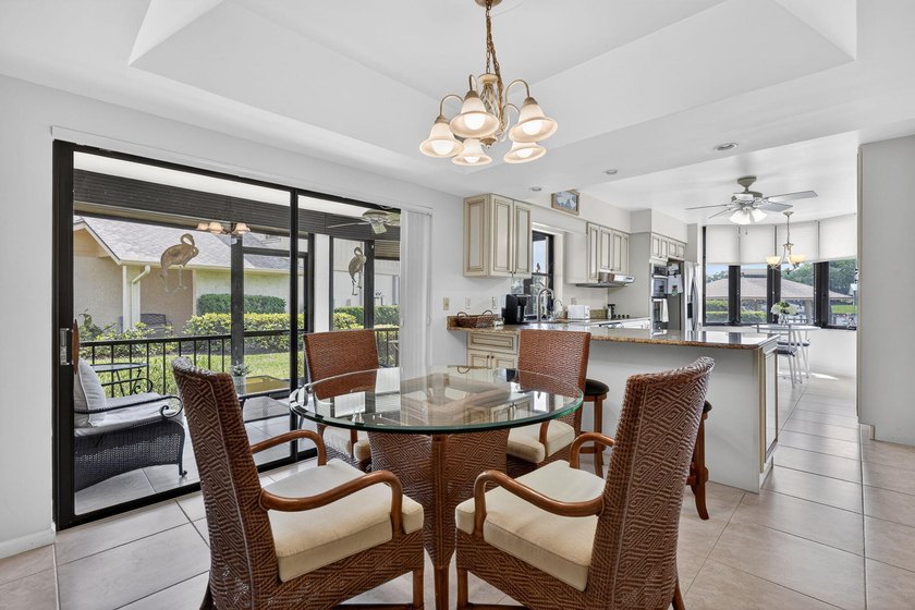 Desirable 1st floor corner unit with a beautiful lake view - photo 10