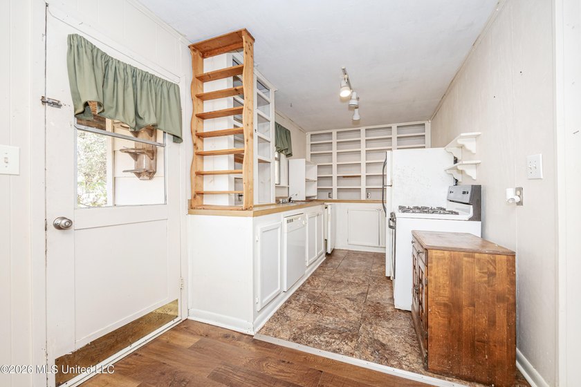 Opportunity knocks with this property sitting on a spacious - photo 21