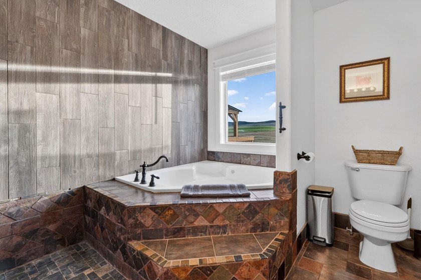 Peaceful country living with room to breathe and stunning - photo 22