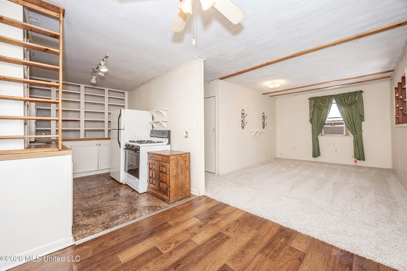 Opportunity knocks with this property sitting on a spacious - photo 22