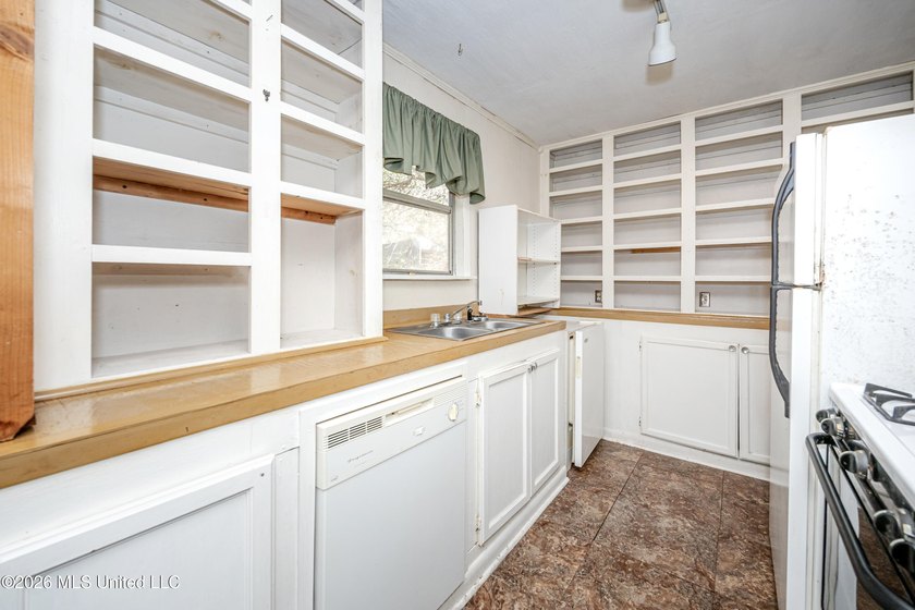 Opportunity knocks with this property sitting on a spacious - photo 23