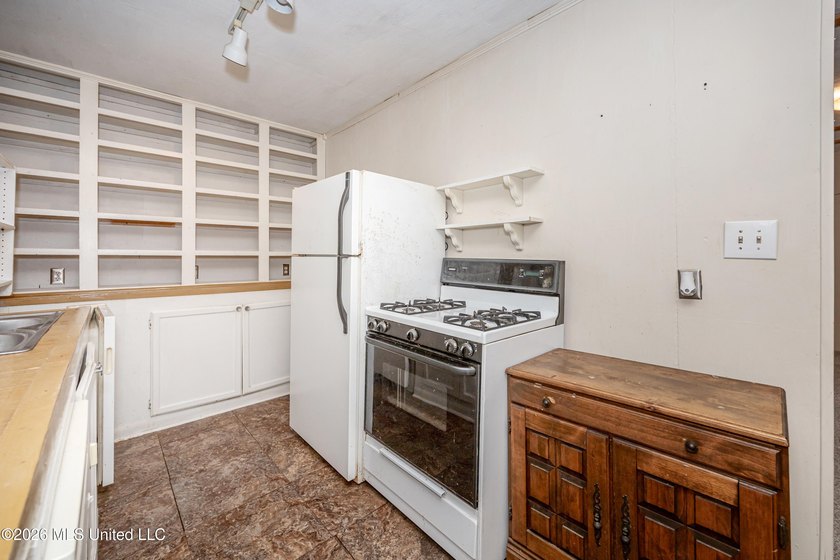 Opportunity knocks with this property sitting on a spacious - photo 25