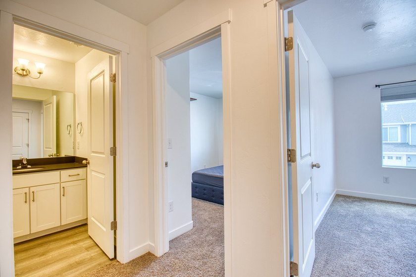 Seller is offering a $10,000 concession at closing! NO DOWN - photo 27