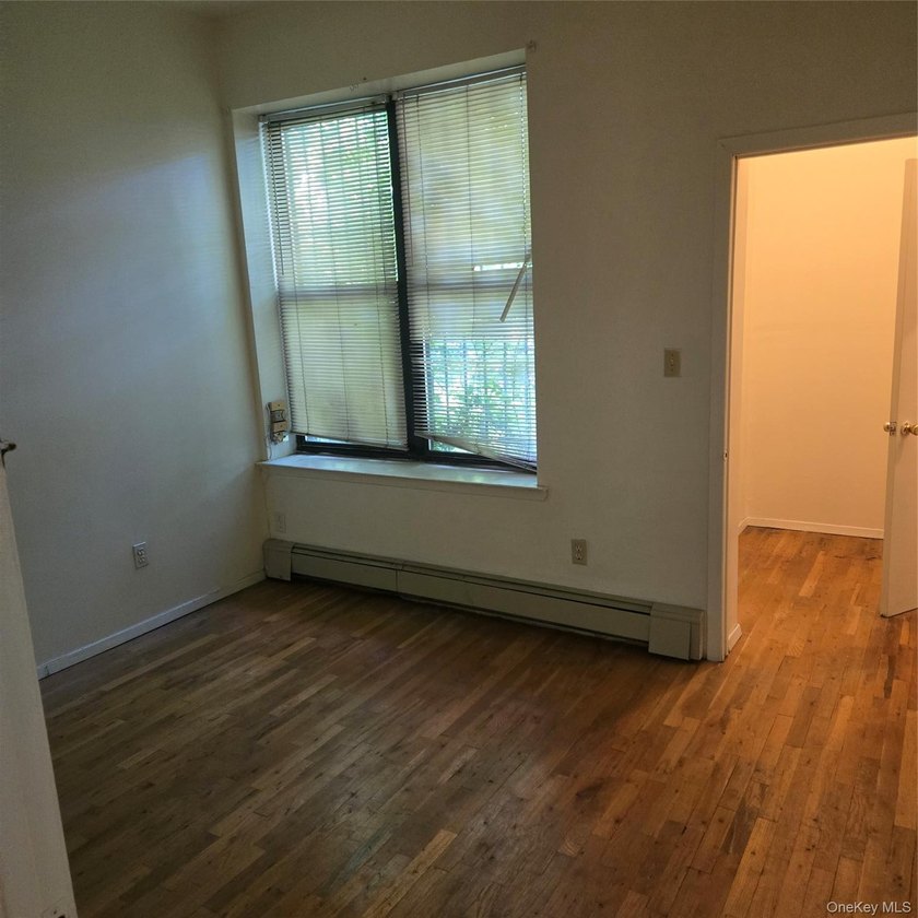 Beautiful 1st floor unit features 3 beds, 1.5 baths - photo 5