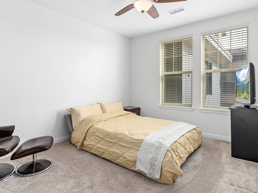 This updated, south-facing, top-floor end-unit condo offers - photo 22