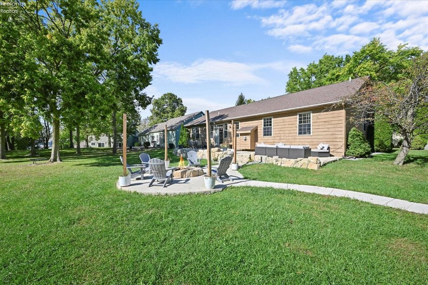 Welcome to Lake in the Woods, one of Ottawa County's premier - photo 25