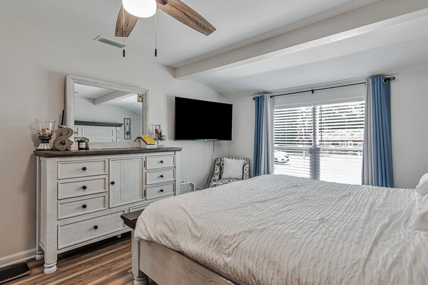 Completely Remodeled &amp; Ready for Your Family in Valparaiso! - photo 33