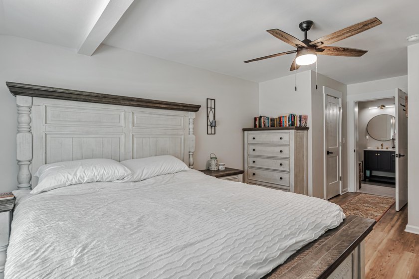 Completely Remodeled &amp; Ready for Your Family in Valparaiso! - photo 34