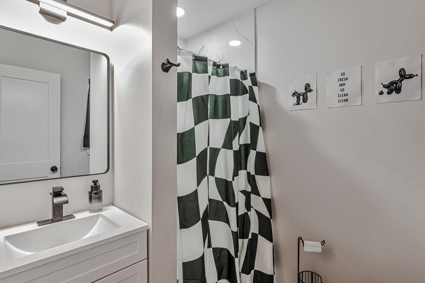 Completely Remodeled &amp; Ready for Your Family in Valparaiso! - photo 36