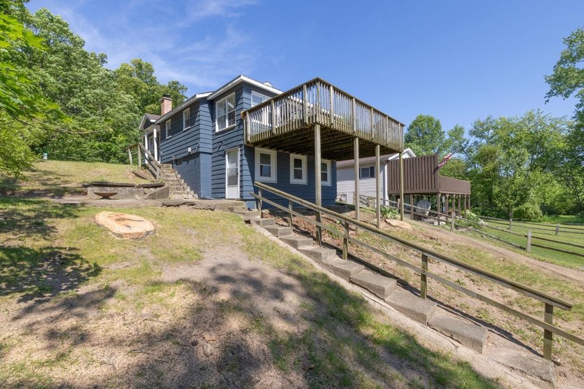 2 bed, 1.5 bath year round cottage on 240 acre, Spring Fed Long - photo 4