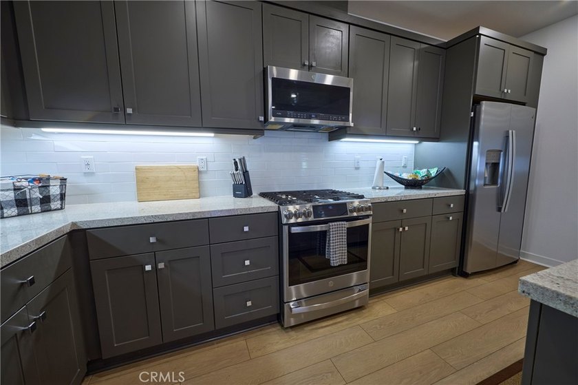 3 years new . 2 bed + den . 2 bath . 1,252 sq ft . Rancho - photo 5