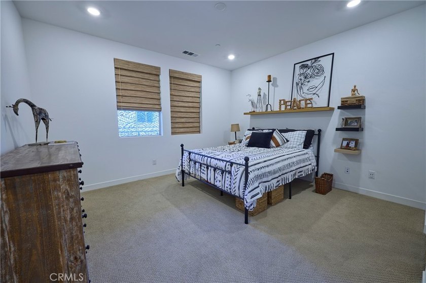3 years new . 2 bed + den . 2 bath . 1,252 sq ft . Rancho - photo 10