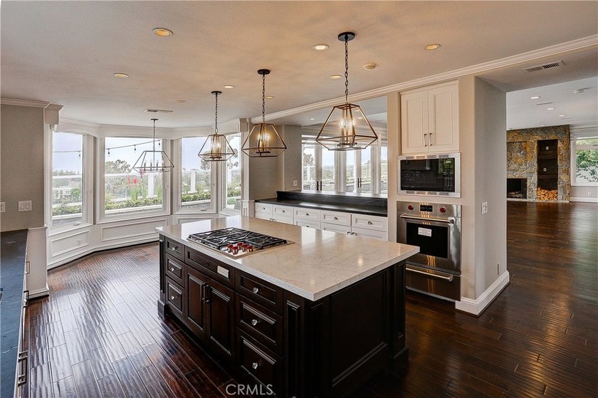 Nestled within the prestigious guard-gated community of Belcourt - photo 6