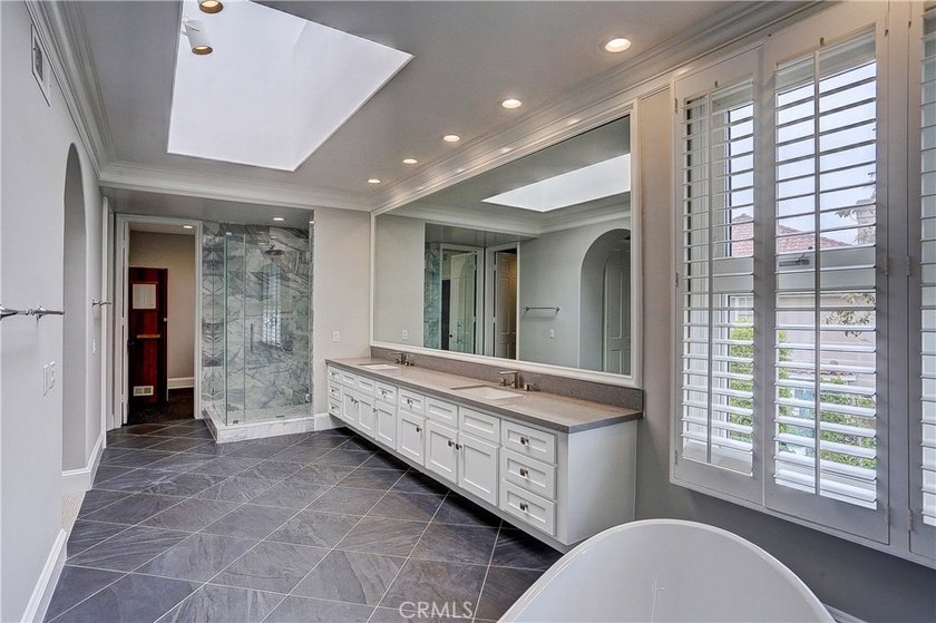 Nestled within the prestigious guard-gated community of Belcourt - photo 10