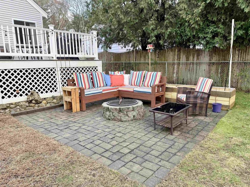 This beautifully maintained 3-bedroom, 2-bath Cape offers - photo 7