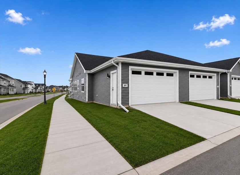 Moving-in ready! Brand New stunning Alterra Design Homes - photo 4