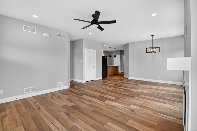 Moving-in ready! Brand New stunning Alterra Design Homes - photo 5