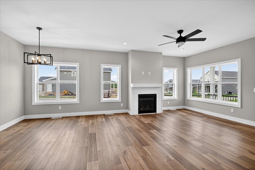 Moving-in ready! Brand New stunning Alterra Design Homes - photo 7