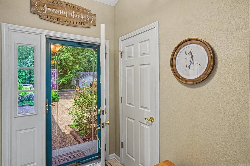 Great find in the Balboa area! Cozy 3 bedroom, 2 bath home on a - photo 6