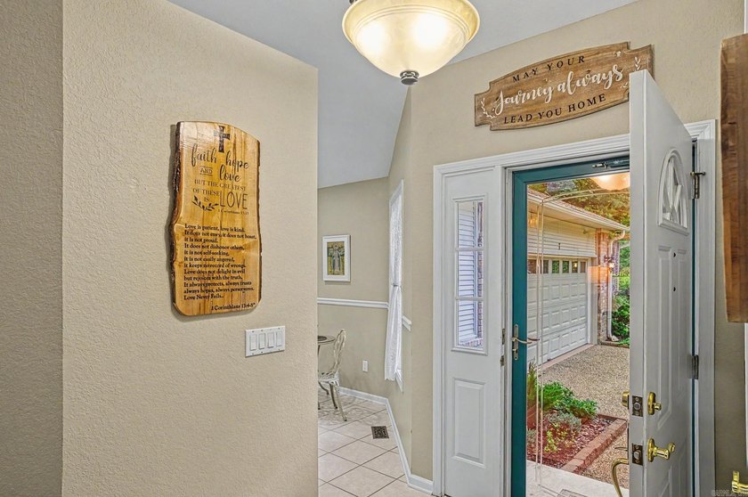 Great find in the Balboa area! Cozy 3 bedroom, 2 bath home on a - photo 7