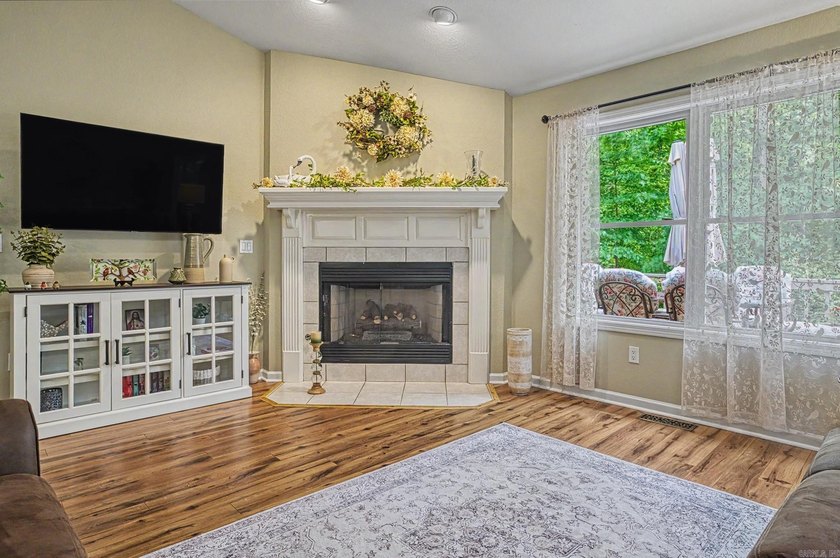 Great find in the Balboa area! Cozy 3 bedroom, 2 bath home on a - photo 10