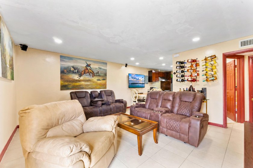 This income-producing duplex presents a fantastic opportunity - photo 4