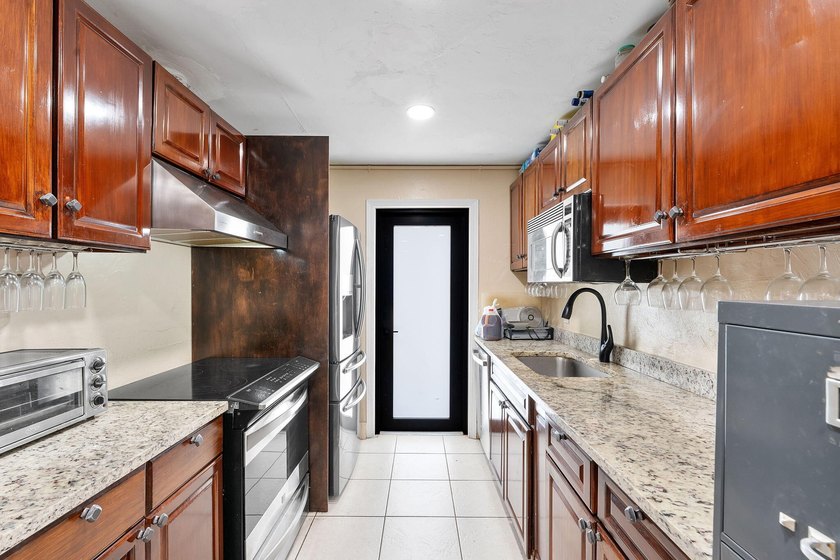 This income-producing duplex presents a fantastic opportunity - photo 7