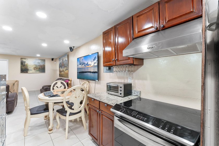 This income-producing duplex presents a fantastic opportunity - photo 8