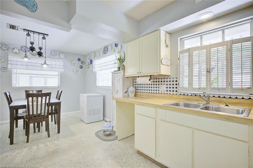 Welcome home to this adorable 2 bedroom, 2 bath home nestled on - photo 4