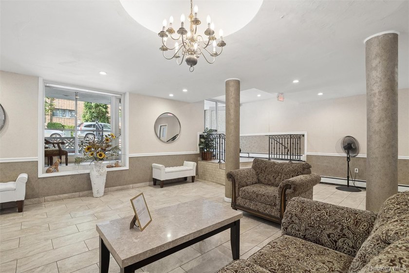 Welcome to 101 Clinton Avenue! This spacious third-floor - photo 3