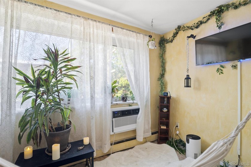 Welcome to 101 Clinton Avenue! This spacious third-floor - photo 10